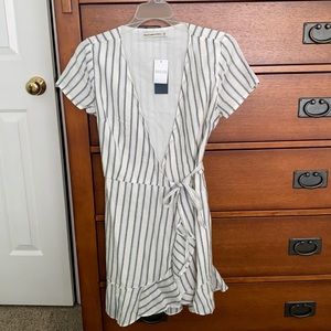 NWT Abercrombie & Fitch tie front midi dress